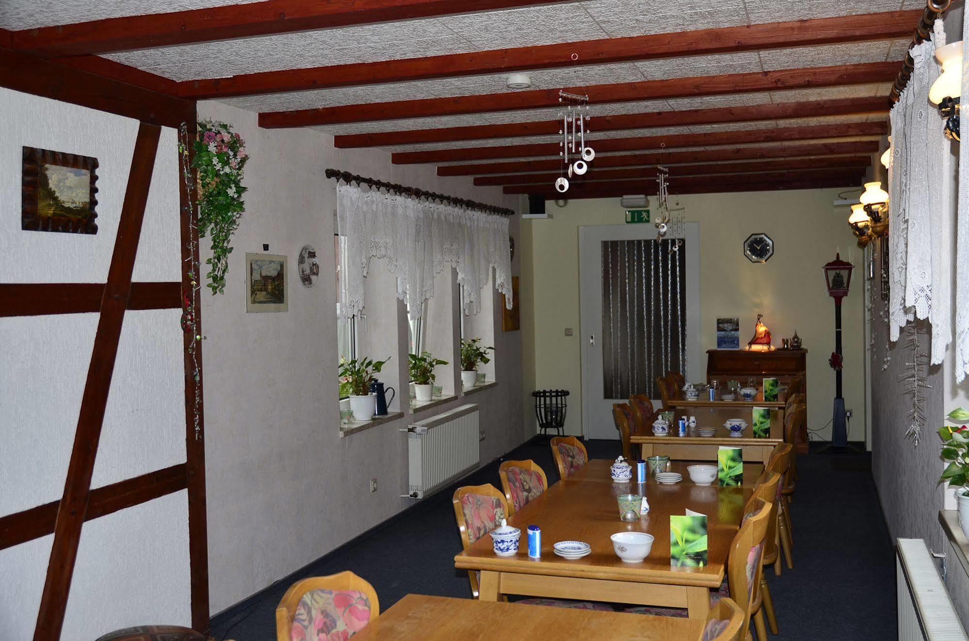 Pension Am Stadtrand Zerbst Exteriör bild