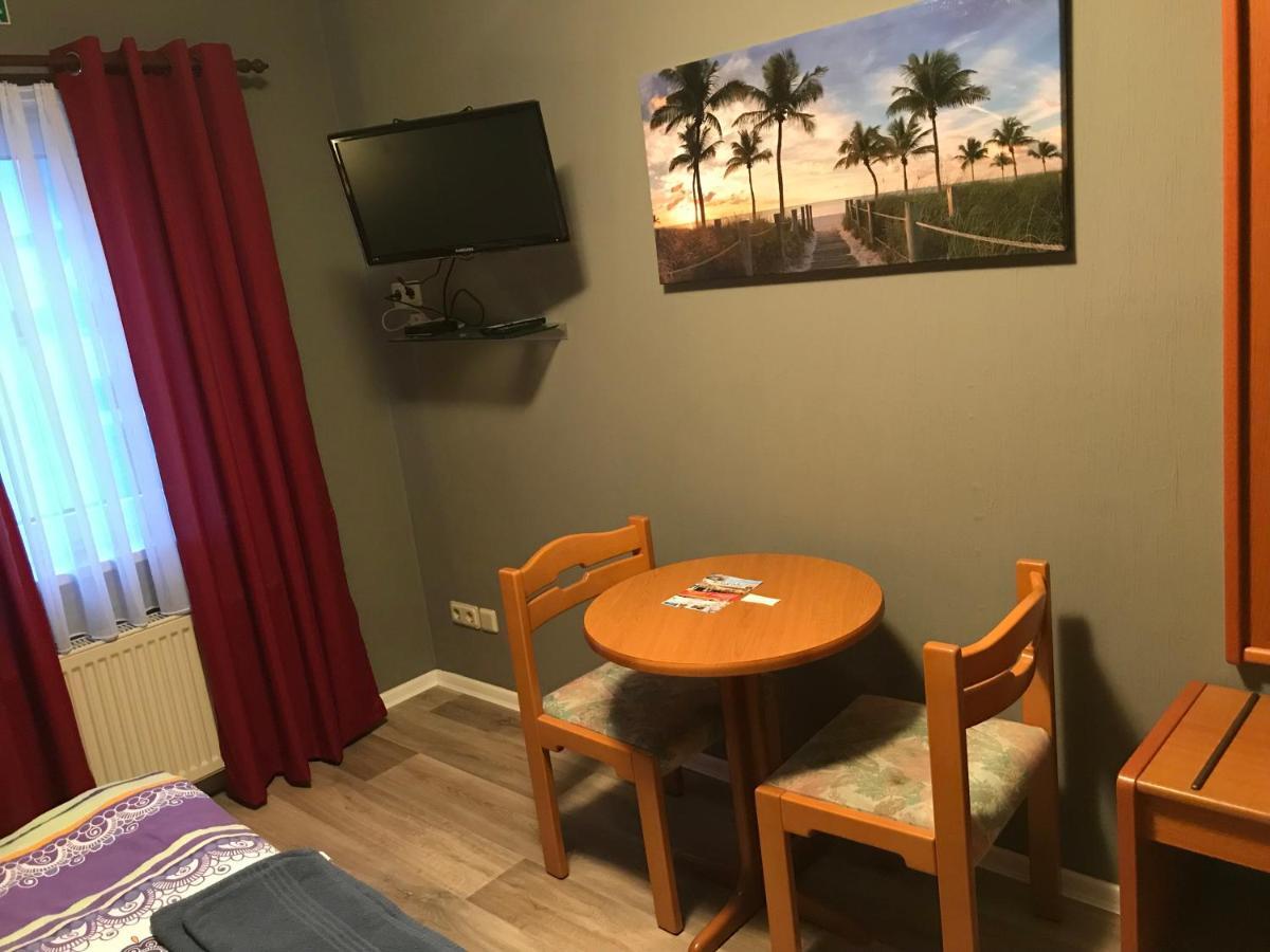 Pension Am Stadtrand Zerbst Exteriör bild