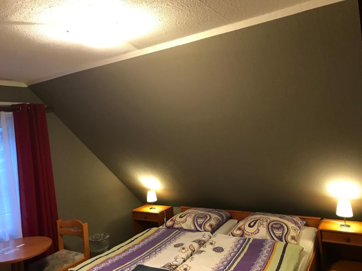 Pension Am Stadtrand Zerbst Exteriör bild